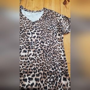 Women's XL leopard tee